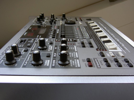 Meuble de Studio Unique Fait Main Roland MC-505 Groovebox – Merkloos, Dessertes, Aluminium (photo 3 of 9)
