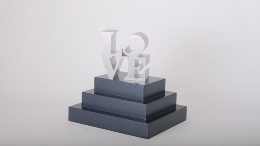Robert Indiana sculpture