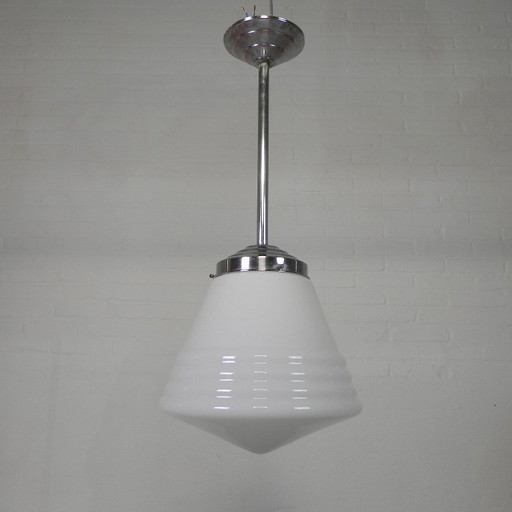 Art Deco hanglamp met opaline kap, jaren 30