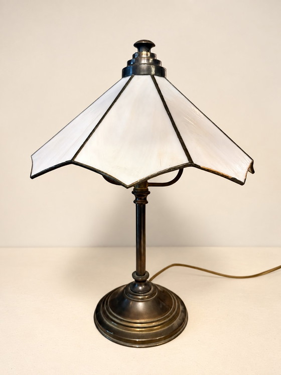Lampe de table vintage avec abat-jour en vitrail blanc – 33 Cm – Bronze, Glass (photo 3 of 6)