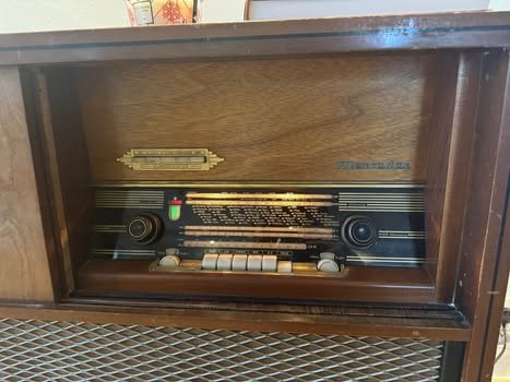 Mueble funcional para radio/fonógrafo Mercedes