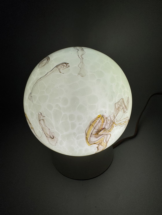 Image 1 of Lampada da soffitto vintage verde opalino con effetto marmo: un'attrazione retrò suggestiva