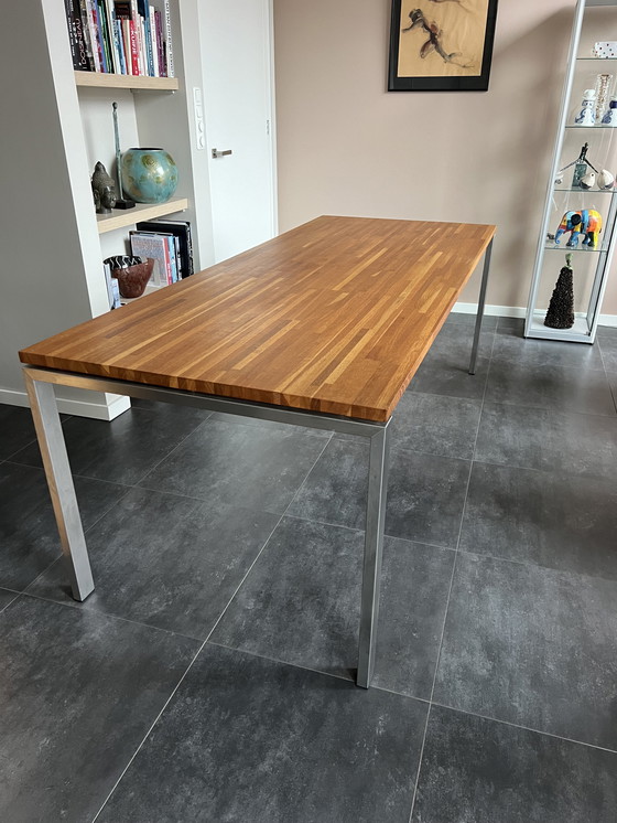 Image 1 of Zu verkaufen: Schöner Designtisch mit Eichenplatte