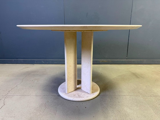 Mesa de comedor redonda francesa de travertino, década de 1970. – Mesas de comedor, Stone (photo 2 of 10)