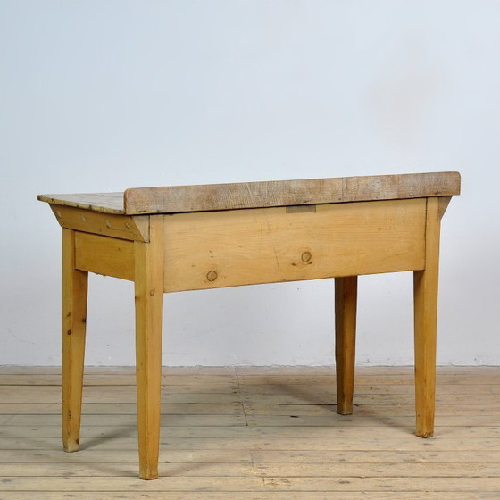 Image 1 of console, vers 1930