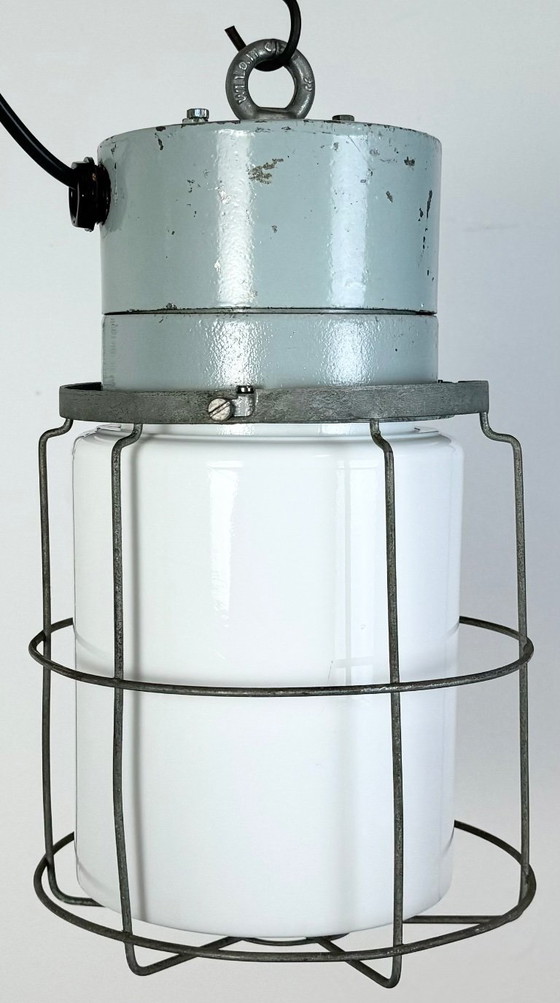 Image 1 of Lampada industriale a gabbia in alluminio con vetro opalino di Elektrosvit, anni '70