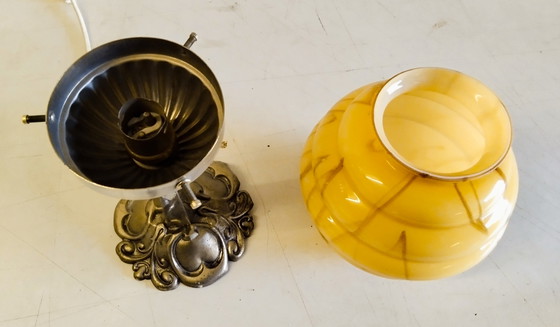 Image 1 of Art Deco hanglamp met gemarmerde olain bol en tinnen bevestiging - midden 20e eeuw