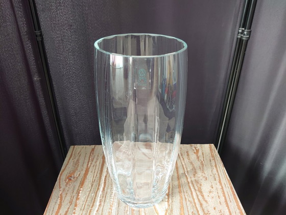 Image 1 of Vase en verre soufflé à la bouche avec facettes