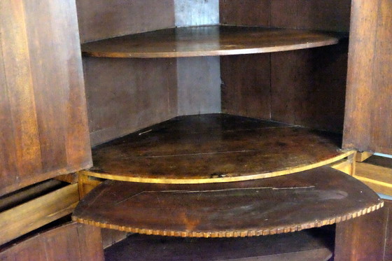 Image 1 of Prachtige 18de eeuwse hoekkast in mahoniehout 