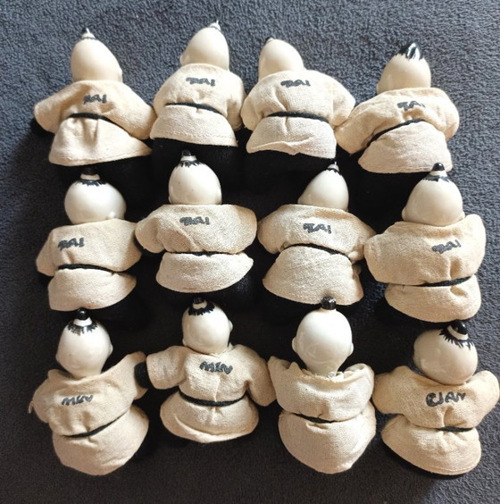 Image 1 of Conjunto de 12 figuritas antiguas de porcelana asiática con cabeza de monjes/aprendices de Shaolin.