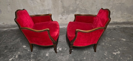 Image 1 of Par de sillones bergère estilo Luis XV en terciopelo rojo.