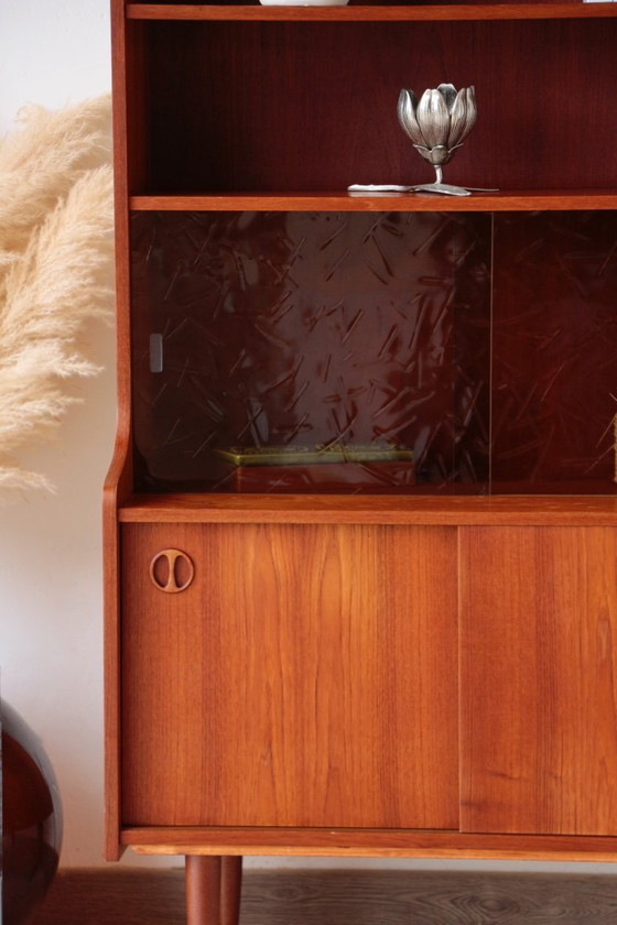 Image 1 of Librería escandinava de teca con frente de cristal