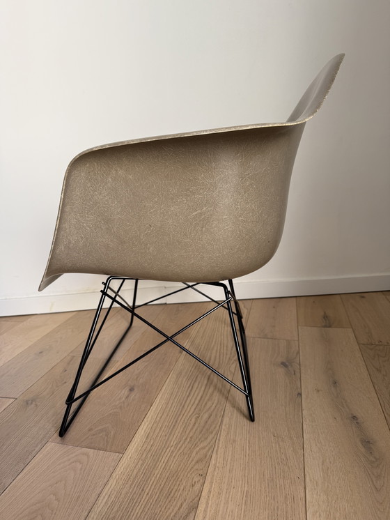 Image 1 of CUNA PARA GATOS CHARLES Y RAY EAMES HERMAN MILLER NO VITRA KNOLL