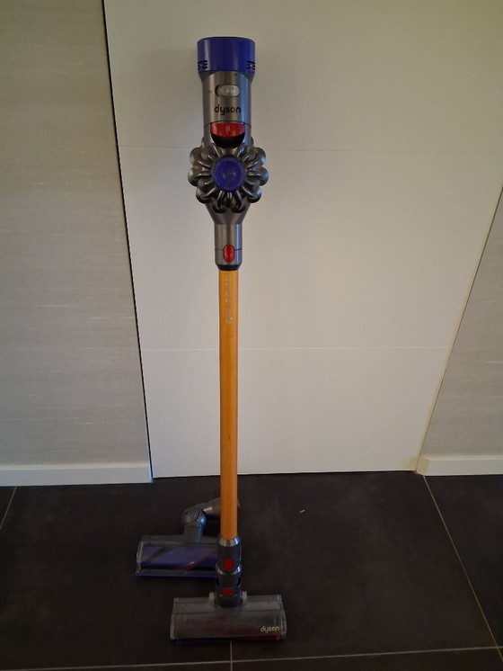Image 1 of Dyson Absolute V8 cordless vacuum cleaner