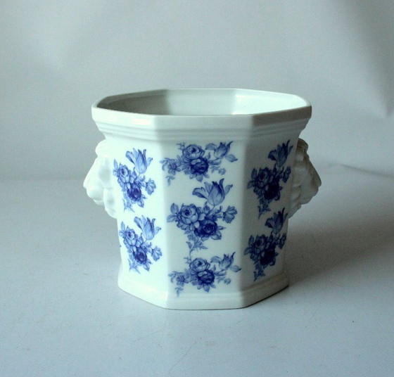 Image 1 of Vaso da fiori in ceramica, blu e bianco con testa di leone - vintage