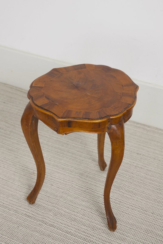 Antieke Italiaanse barokke Guéridon bijzettafel van walnoothout, lampentafel in Louis XV-stijl met – Wood (photo 8 of 20)