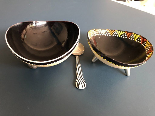 2 ostrich egg dishes with 1 matching spoon