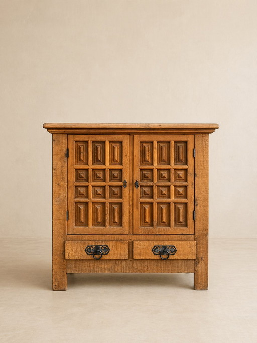 Armario de roble macizo – Diseño brutalista español, década de 1960.