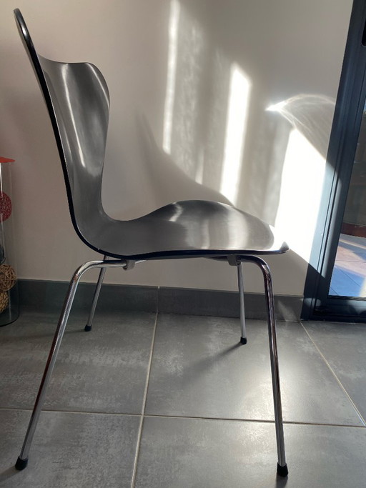 Chaise Arne Jacobsen 3107 de 1955 noire – Fritz Hansen, eetkamerstoelen, Metal, Wood (photo 2 of 6)