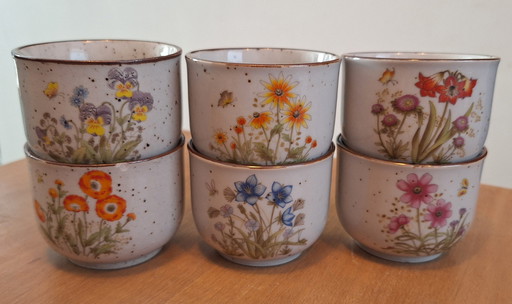 6 vintage Wildflower cups