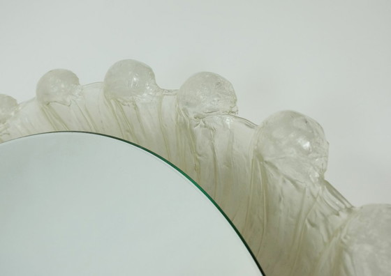 Image 1 of Verlichte wandspiegel van Schöninger met acryl frame en ijsglasdecoratie, jaren 60/70.