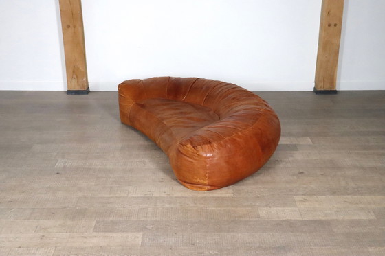 Image 1 of Canapé Croissant en cuir cognac par Raphael Raffel pour Honore Paris, 1970