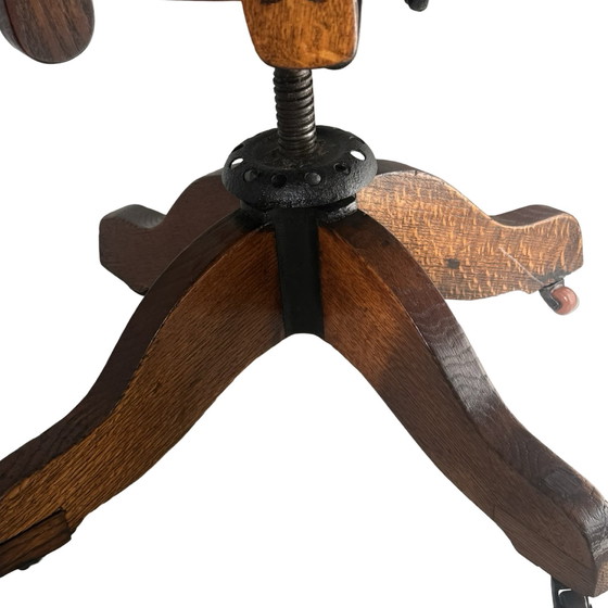 Image 1 of Silla de capitán de madera curvada - Montada sobre una base giratoria - Asiento verde, base de hierro fundido