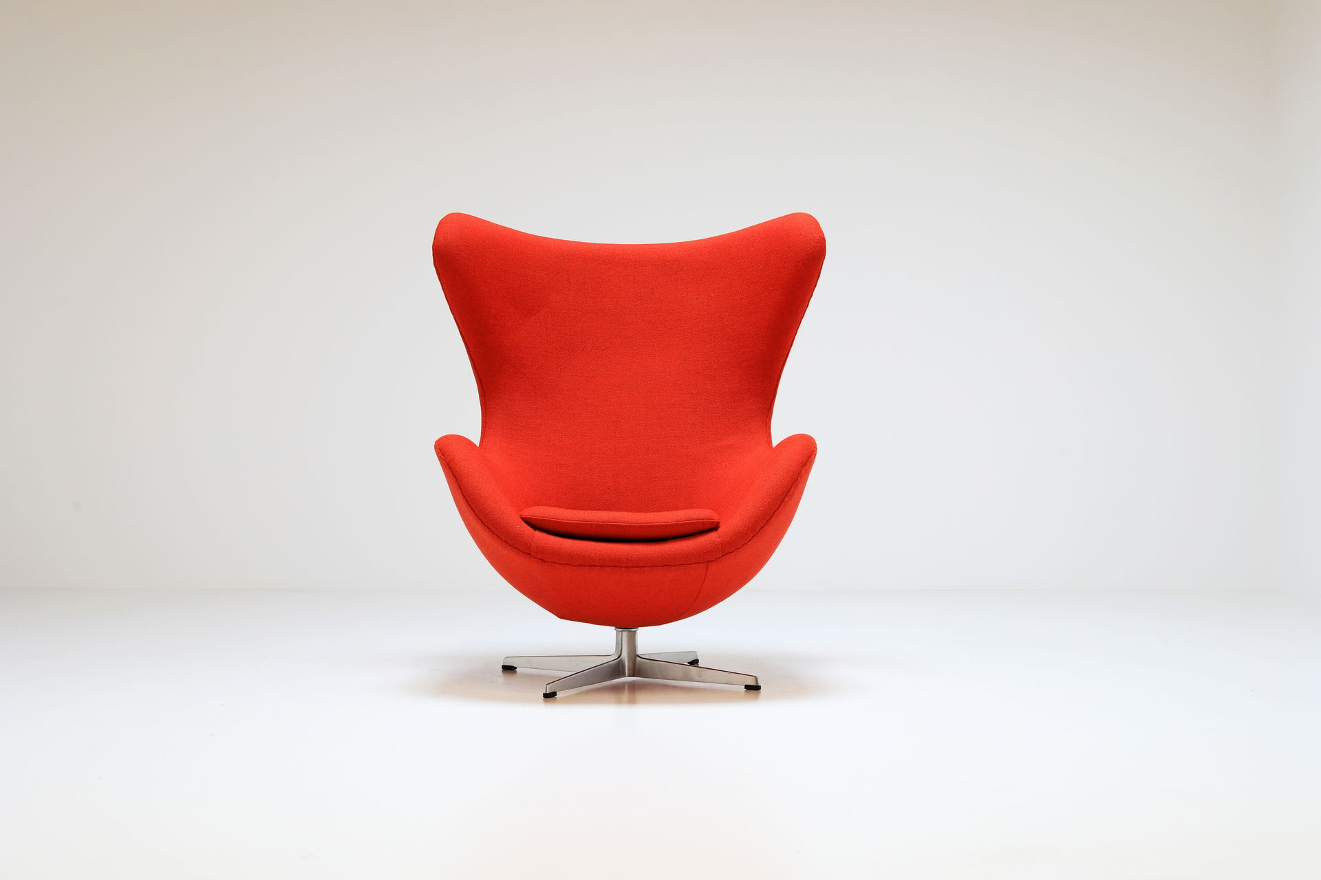 Egg Chair door Arne Jacobsen voor Fritz Hansen 4 700 Whoppah