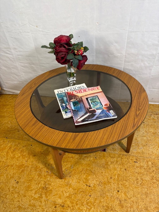 Mid Century Retro Vintage Round Coffee Table (Circa 1960–1970) A stylish and elegant mid century modern round coffee table dati
