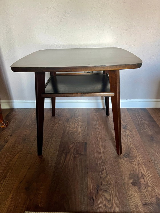 Mesa auxiliar/bandeja Mid Century con estante. Mesa auxiliar alemana de alta calidad de los años 40 a 50. (photo 7 of 9)