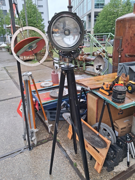 Image 1 of Lampada industriale a treppiede, lampada a serbatoio Leopold I, treppiede in legno