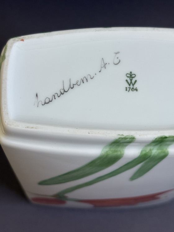 Image 1 of Vase Vintage Wallendorf Amaryllis peint à la main