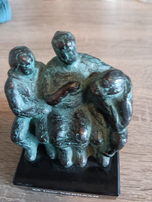 Bronze figurine Karin Beek