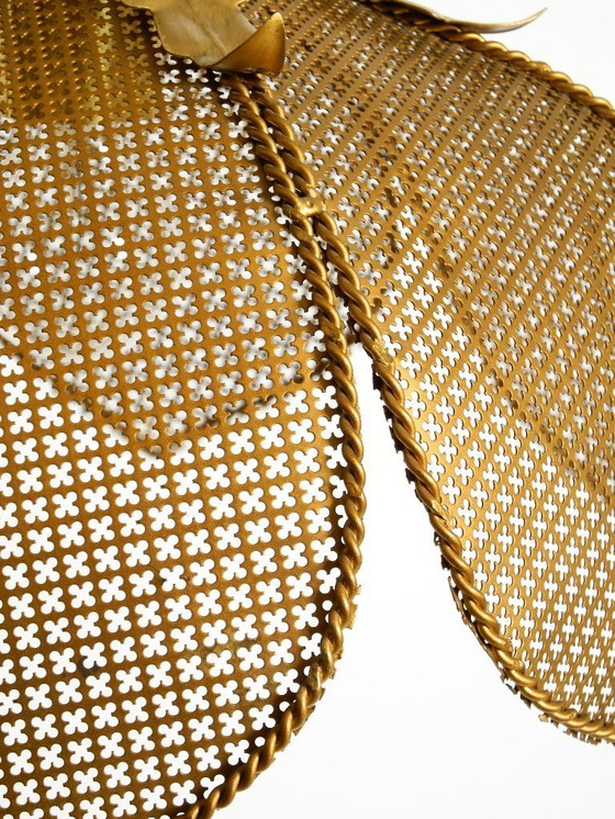 Image 1 of Hermosa y rara lámpara de techo de latón con diseño floral Regency de los años 80