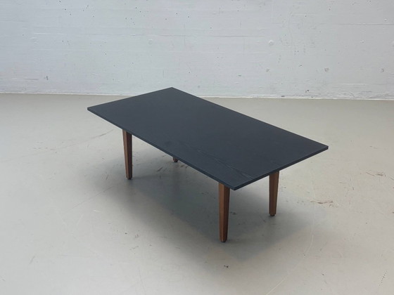 Table de salle à manger moderne de style mid-century, structure en frêne noir et bois (photo 7 of 12)
