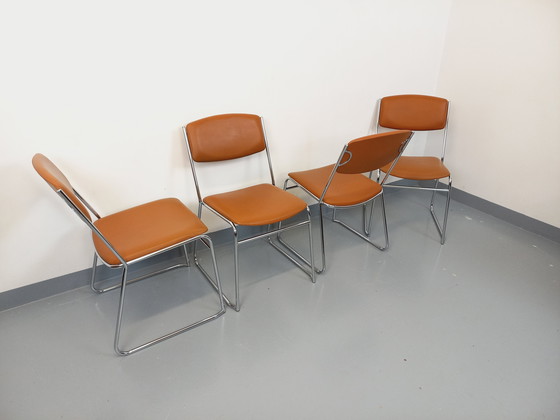 Image 1 of Set di 4 sedie a slitta vintage degli anni '70 in metallo cromato e similpelle color cognac