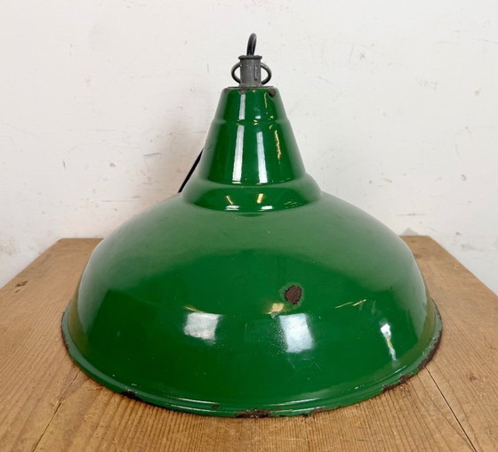 Image 1 of Lámpara colgante industrial británica de esmalte verde, década de 1960