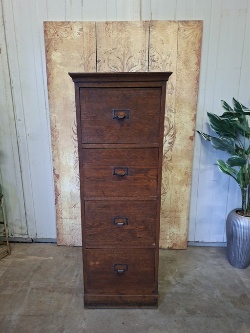 Antieke ladekast, archiefkast afm. 49x65cm en 137cm hoog.