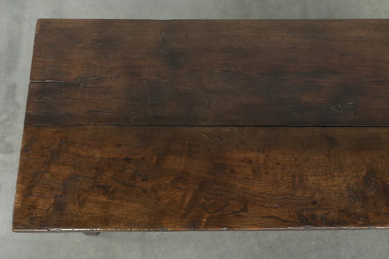 Image 1 of Mesa de centro antigua del siglo XVIII, de madera de castaño, procedente del sur de Europa, con dos cajones.