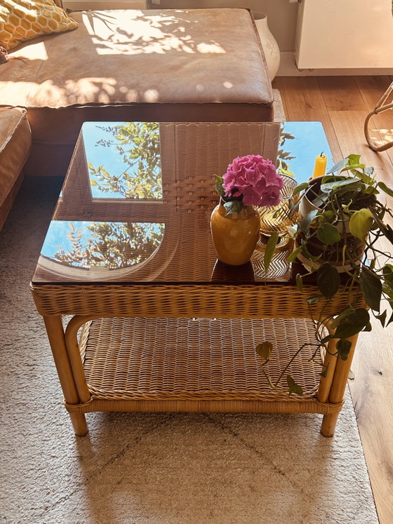 Image 1 of Vintage rotan salontafel met rookglas