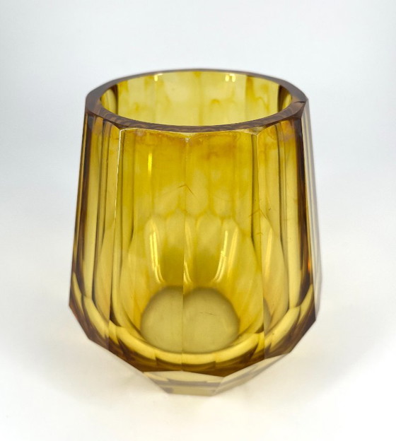 Image 1 of Art Deco Facetten-Vase – Bernstein – Stil Josef Hoffmann / Moser (1920er)