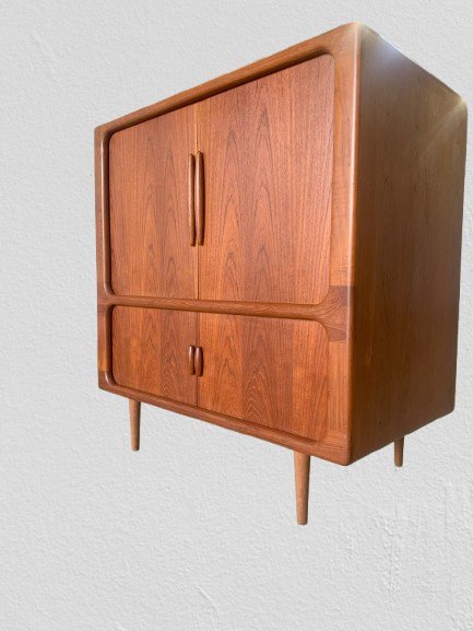 Image 1 of Aparador alto Dyrlund