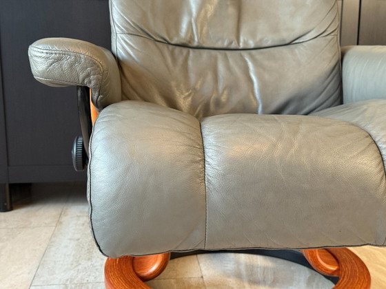 Image 1 of Originele Stressless fauteuil van Ekornes met voetenbank, echt leer, grijs