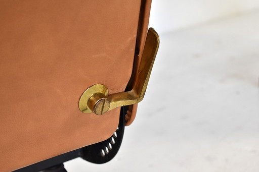 Paire de chaises longues P40 d'Osvaldo Borsani pour Tecno en cuir cognac, années 1960