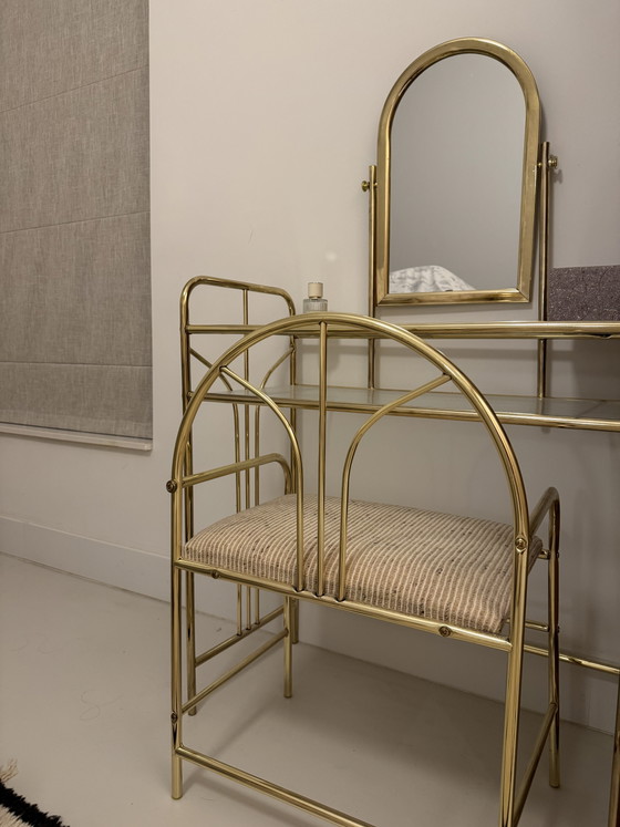 Image 1 of Coiffeuse vintage en laiton de style Hollywood Regency avec miroir et tabouret