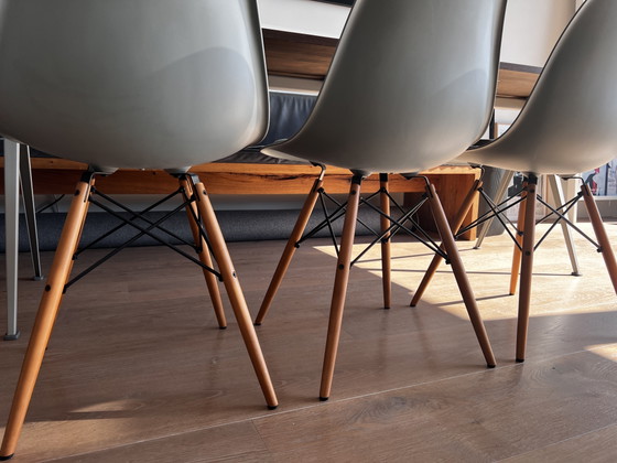 3 Vitra DSW-stoelen – Eetkamerstoelen, Metal, Plastic (photo 11 of 15)