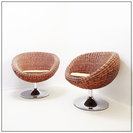 Paire de fauteuils pivotants en osier vintage