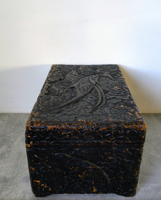 Image 1 of Cassapanca antica fatta a mano con decorazione di uccelli e fiori