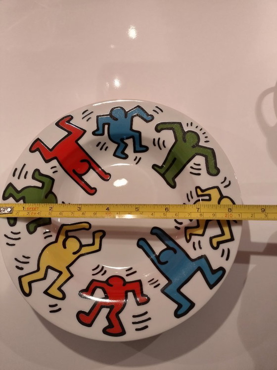 Image 1 of Keith Haring Geschirr: 2 flache Teller, 2 Kaffeetasse und Untertasse, 1 Espressotasse und Untertasse
