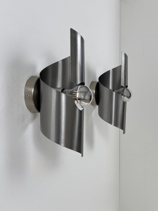 Een paar vintage wandlampen, gepatineerd gebogen staal, Frankrijk, 1970